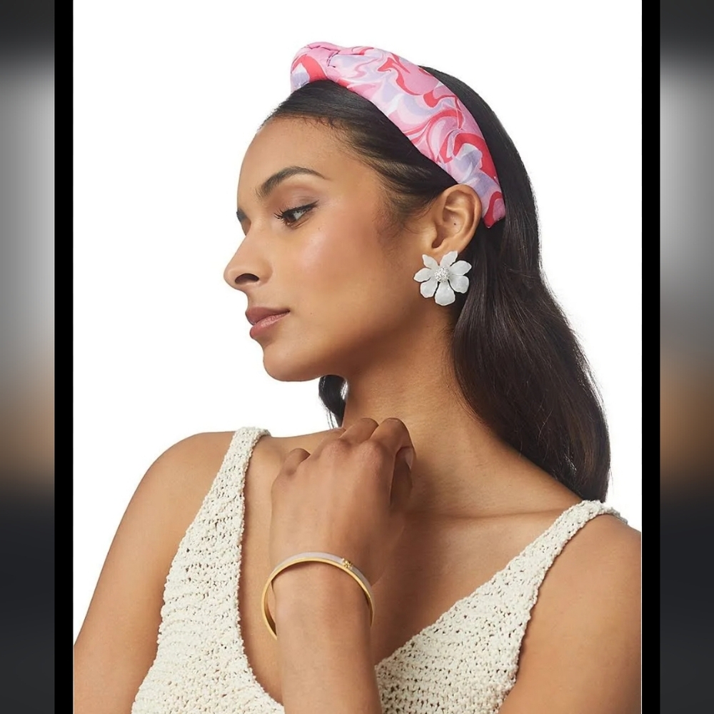 NWT Lele Sadoughi White Mother of‎ Pearl Wallflower Button Post Earrings